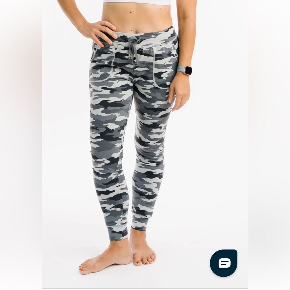 EUC Zyia gray camo unwind jogger